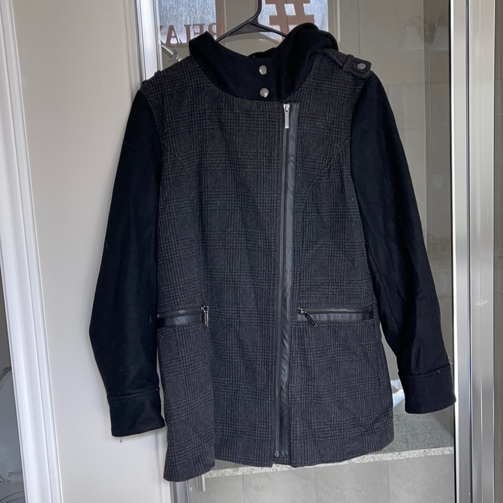 Ladies coat. Excellent condition. MK